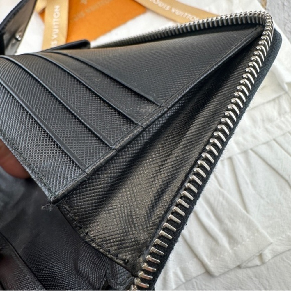 AUTHENTIC Prada wallet. Black. - Picture 6 of 13